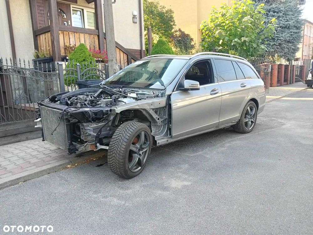 Mercedes-Benz C-Class 2009 photo 2