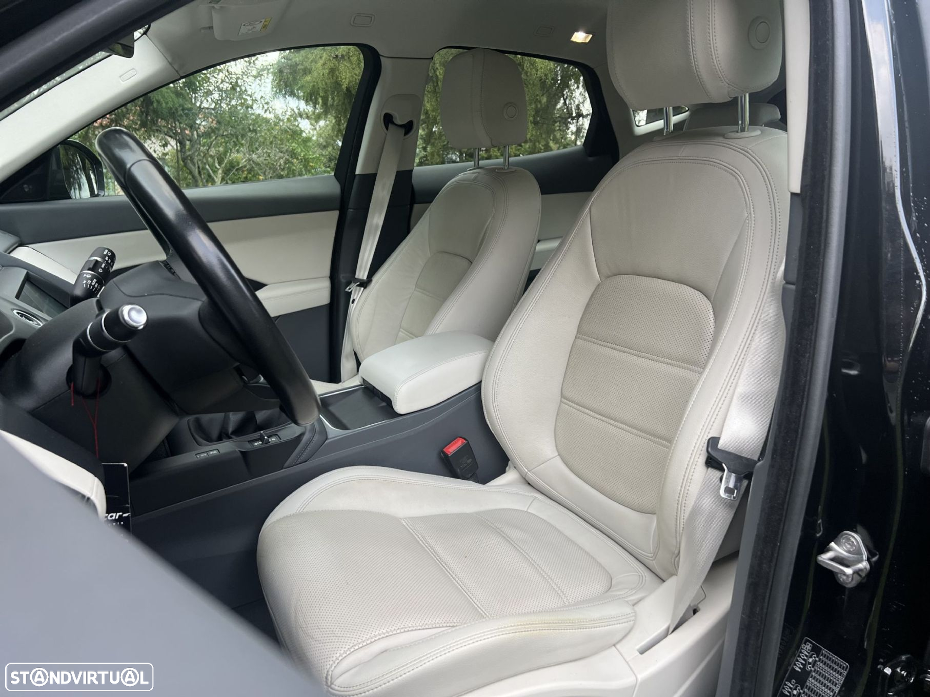 Jaguar E-Pace 2.0 i4D R-Dynamic S - 51
