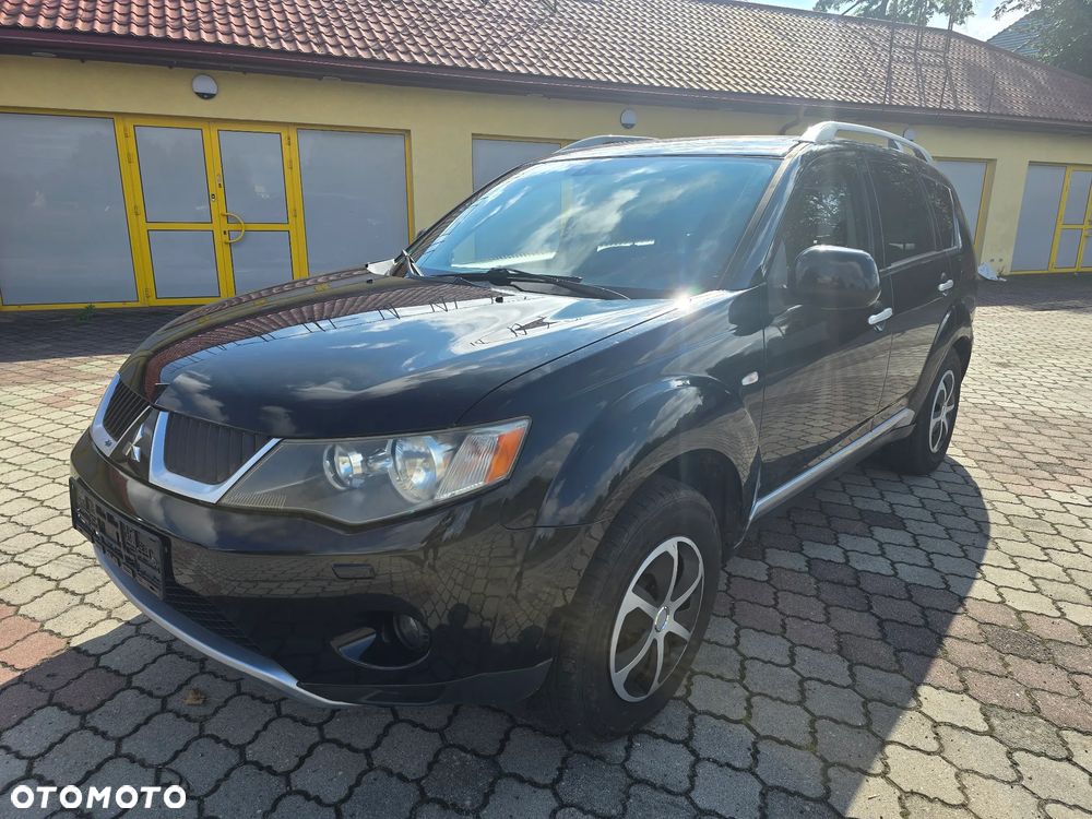 Mitsubishi Outlander - 2