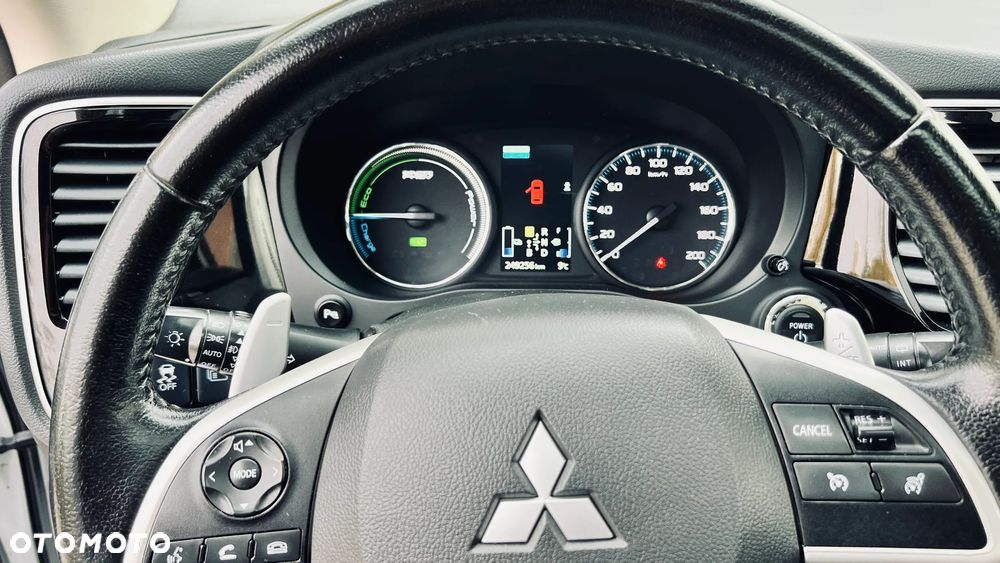 Mitsubishi Outlander - 21