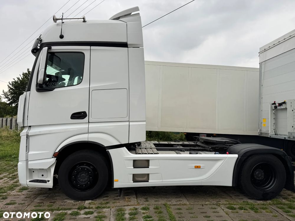 Mercedes-Benz Actros - 3