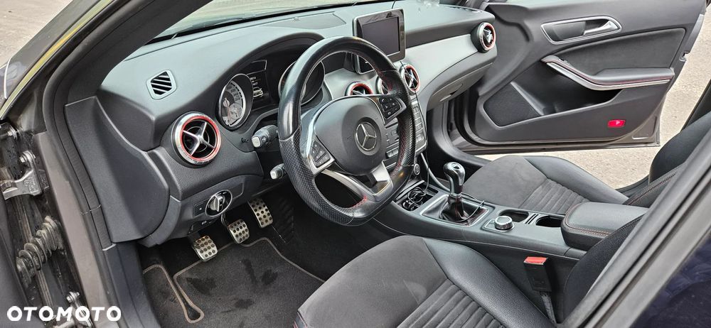 Mercedes-Benz CLA 200 AMG Line - 13