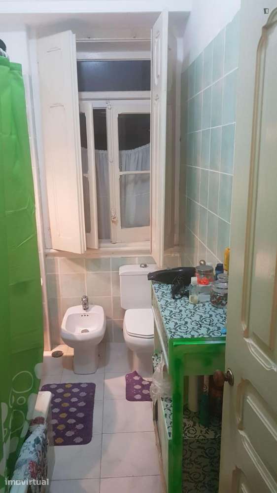 Quarto - localizado em Anjos Lisbon - Grande imagem: 4/9