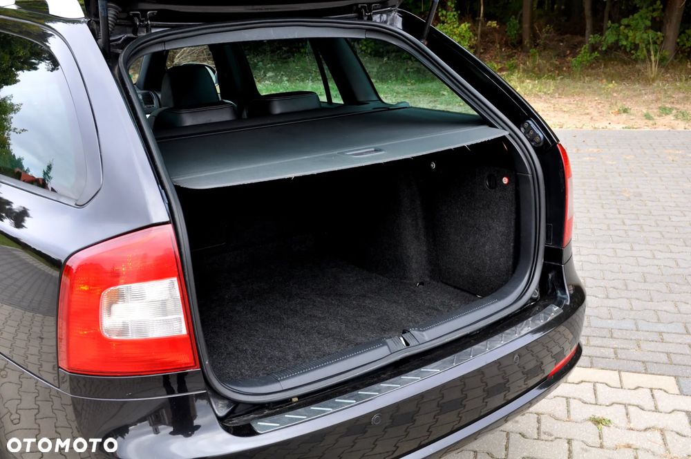 Skoda Octavia 2.0 TDI CR DPF RS - 16