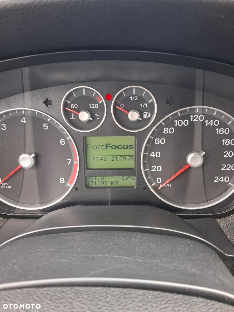 Ford Focus 1.6 16V Ghia - 11