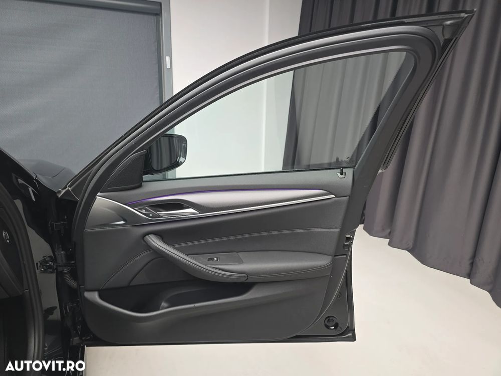 BMW Seria 5 530d xDrive AT MHEV - 26