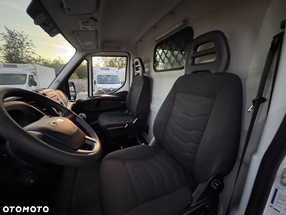 Iveco IVECO DAILY 50c15  DMC 3500 KG W OFERCIE OK 70 SZTUK FURGON KONTENER CHLODNIA WYWROT PODWOZIE DO ZABUDOWY 35c15 - 19