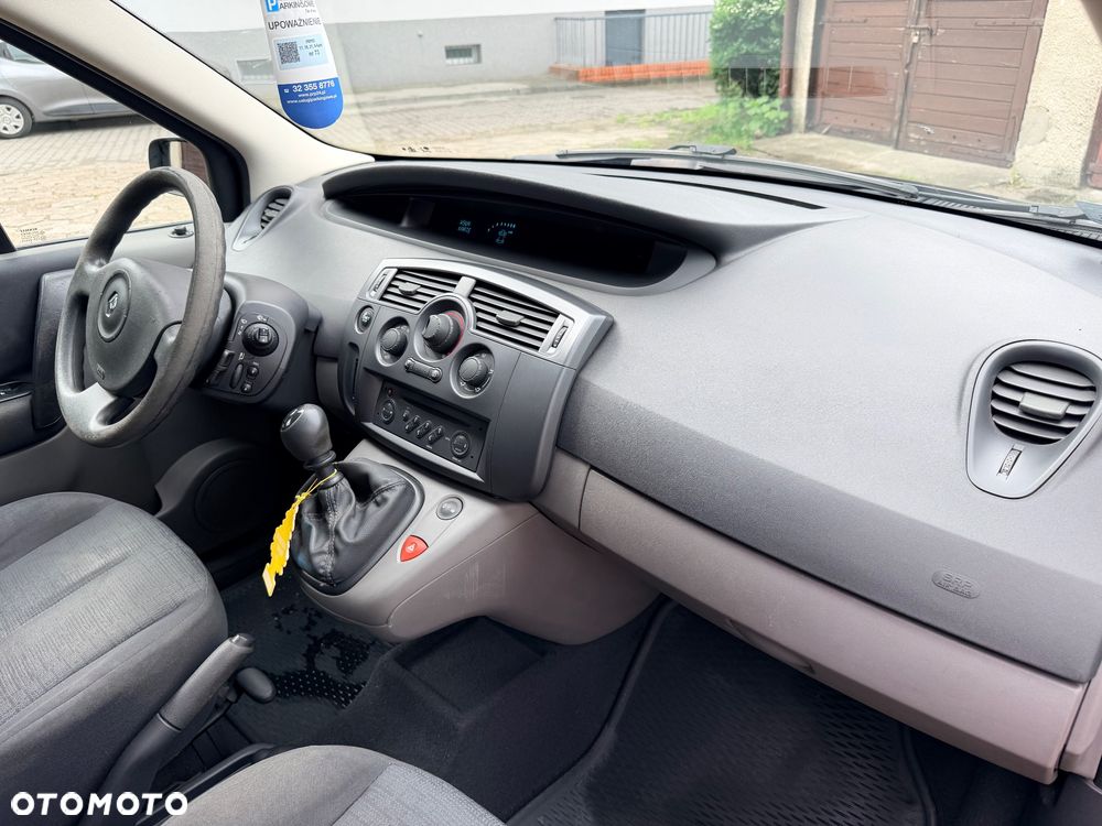 Renault Scenic 1.6 16V Infinity - 11