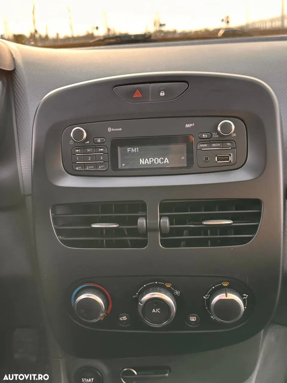 Renault Clio IV 1.2 16V Authentique - 17