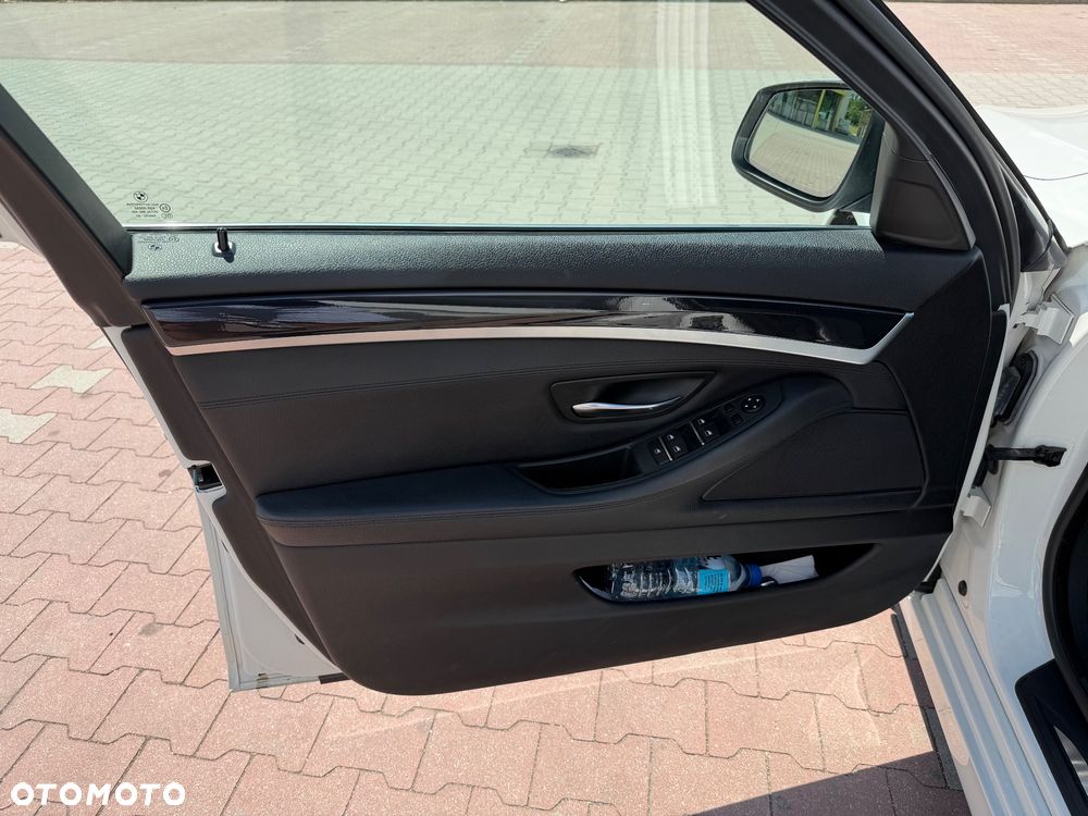 BMW Seria 5 528i Luxury Line - 17