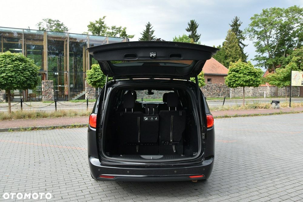 Chrysler Pacifica - 26