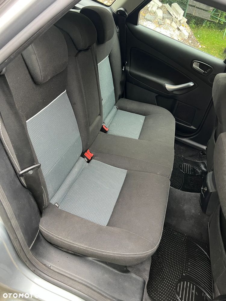 Ford Mondeo 2.5 Ghia - 27
