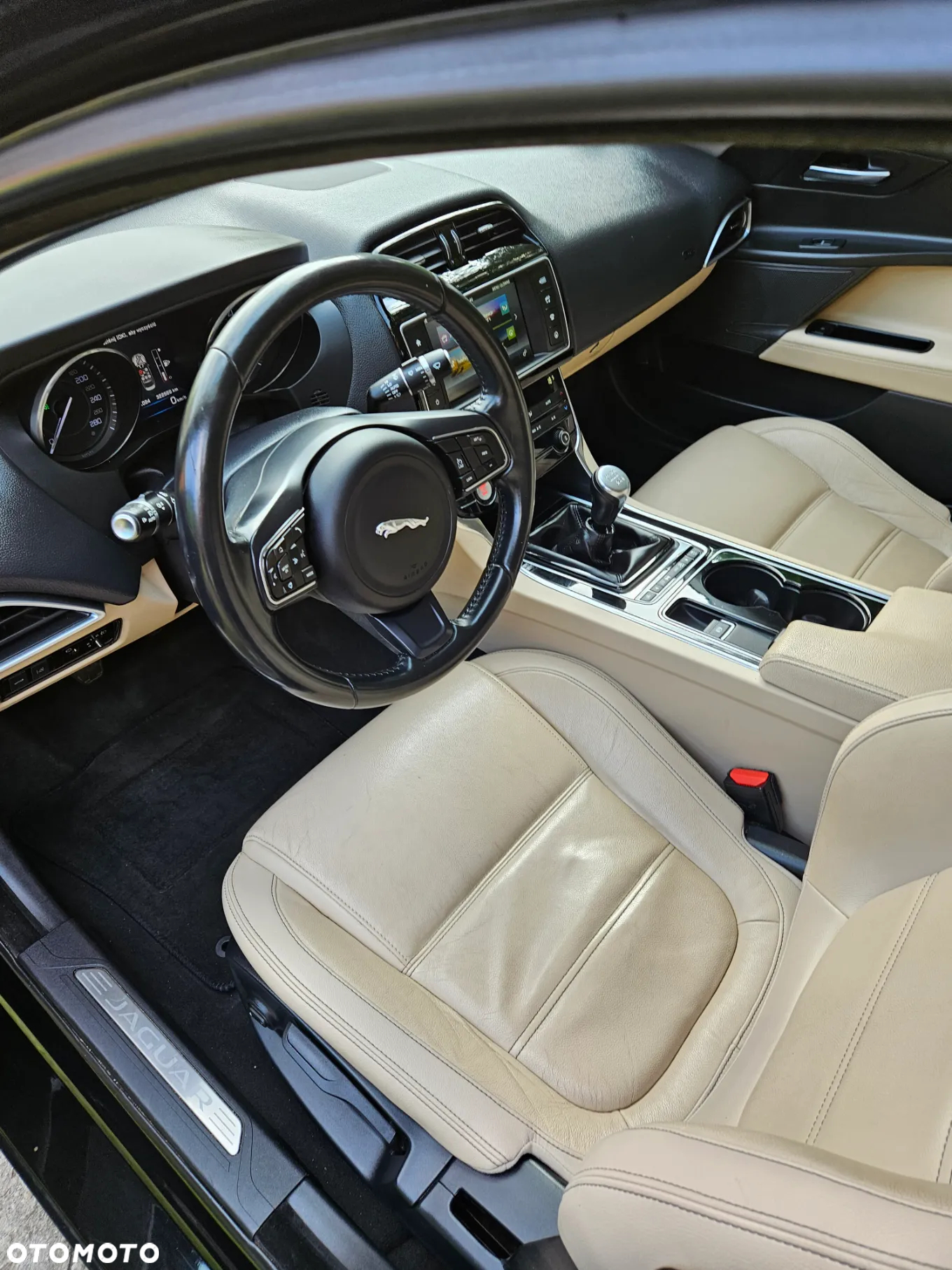 Jaguar XE 2.0 D Prestige - 12