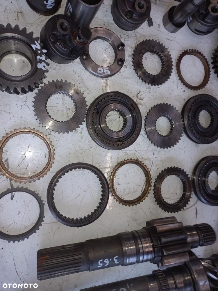 Części skrzyni biegów DEUTZ FAHR DX koła zębate,wałek sprzęgłowy,łożysko stożkowe,igiełkowe,synchronizator 1-2,3-4,tryb,wolne szybkie,pierścień synchronizatora,hamulec,nakładka,koronka,6.05,6.10,6.30,6.50,4.10,4.30,4.50,4.70,3,10.3,70,90,120,3,65. - 15