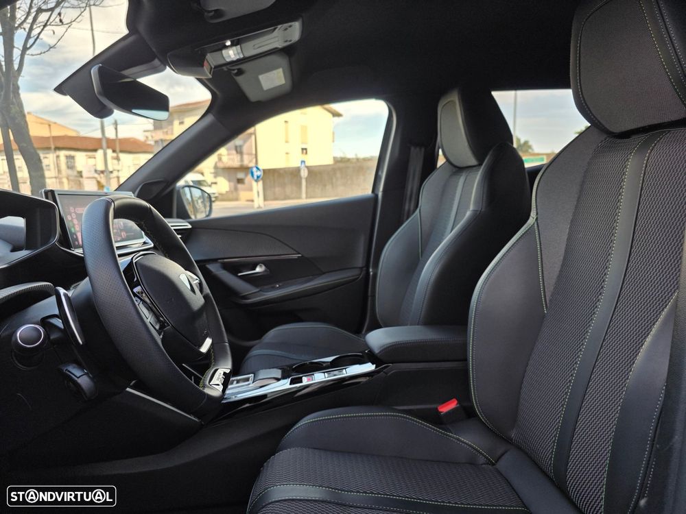 Peugeot 2008 1.2 PureTech GT EAT8 - 23