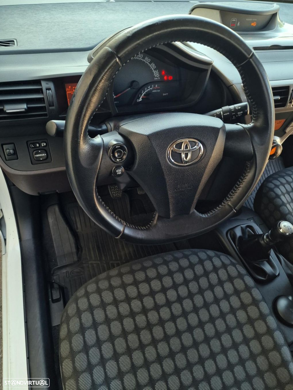 Toyota iQ 1.4 D-4D 2 - 12