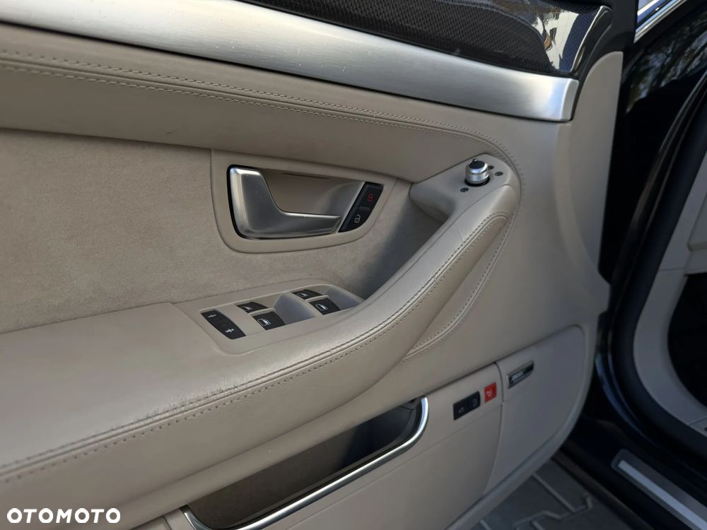 Audi S8 - 11
