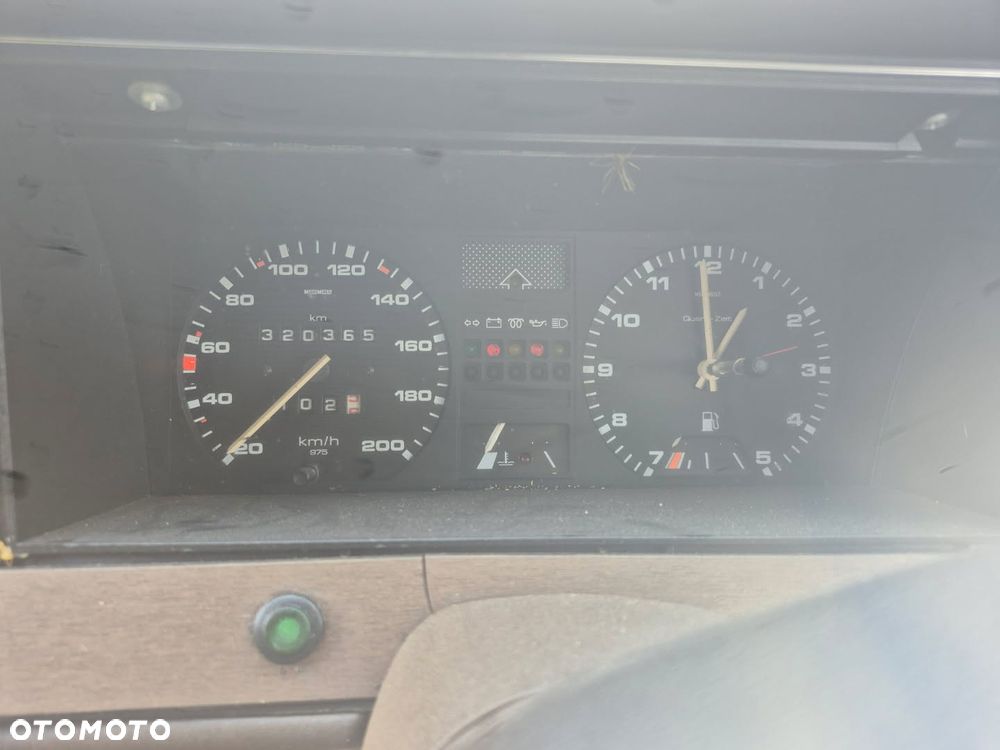 Volkswagen Passat 1.6 GL TD - 21