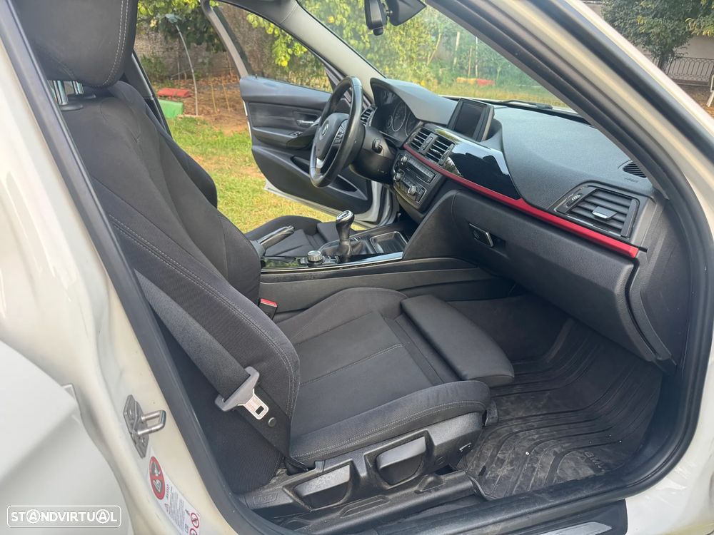 BMW 318 d Line Sport — fotografia 10