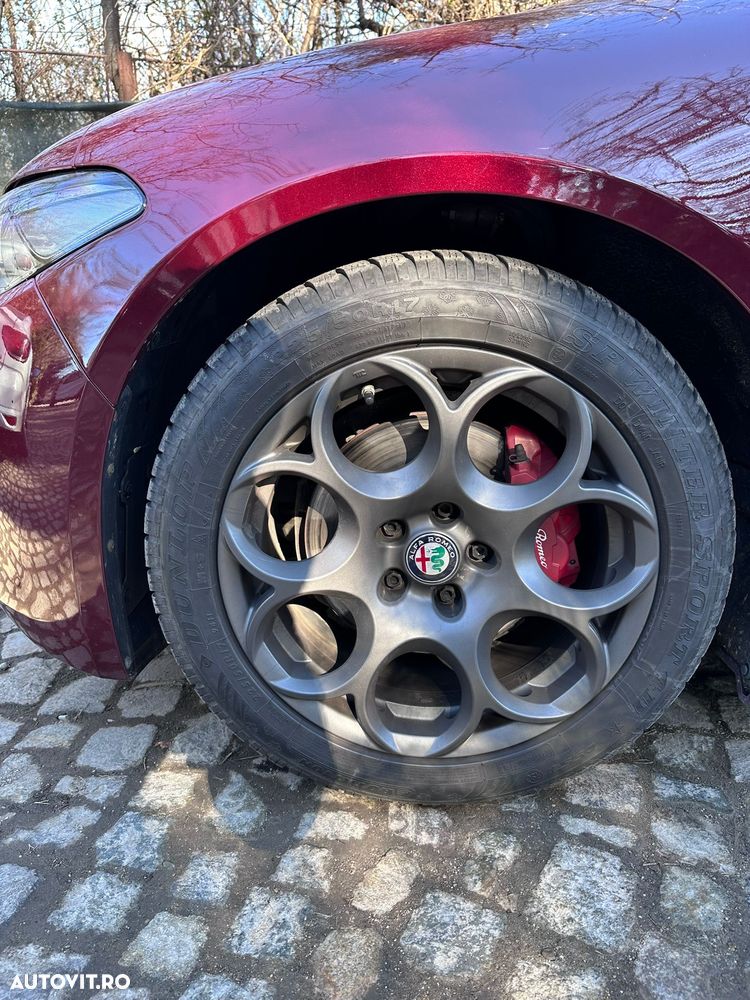 Alfa Romeo Giulia 2.0 Turbo 16V AT8 Business - 16