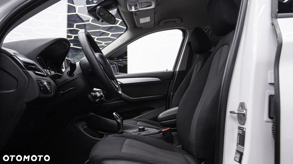 BMW X1 sDrive18i - 16