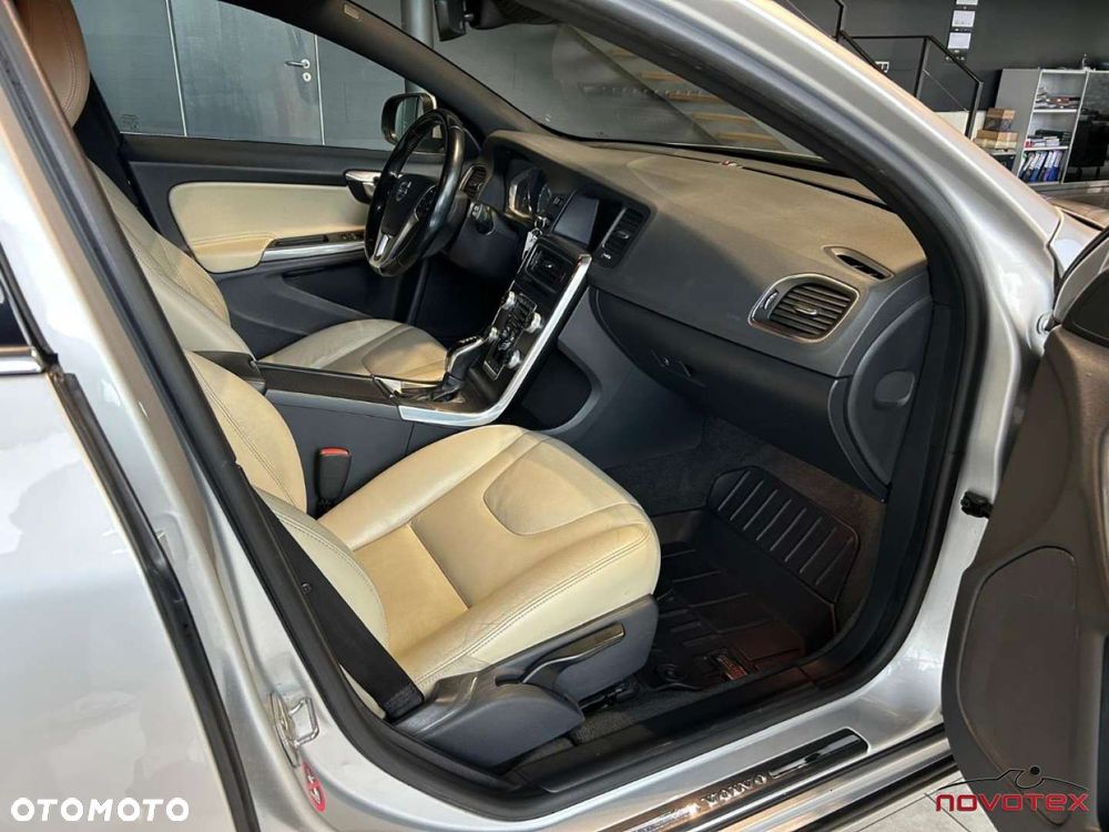 Volvo V60 D4 Geartronic Summum - 23