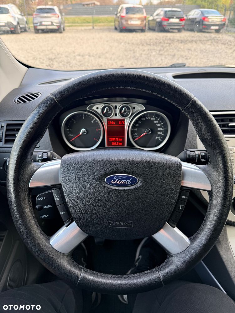 Ford Kuga - 12