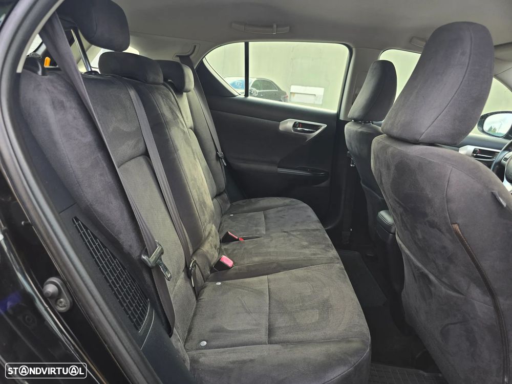 Lexus CT 200h - 16