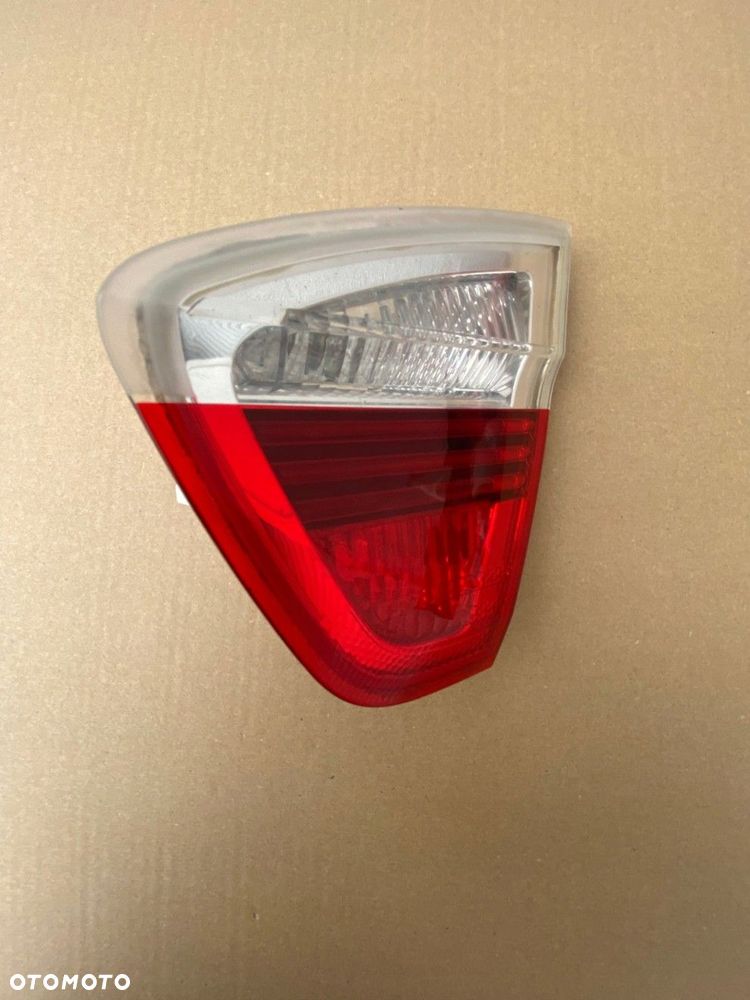 BMW 3 E90 LAMPA TYŁ TYLNA PRAWA W KLAPĘ 6937460 ORYGINAŁ - 2