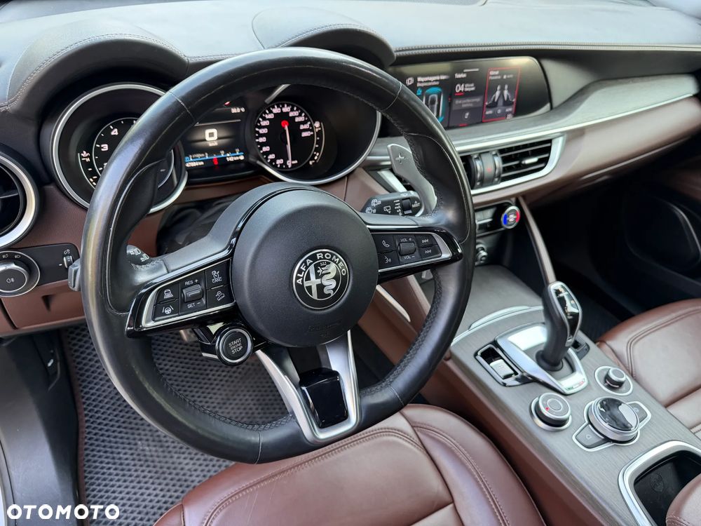 Alfa Romeo Stelvio 2.0 Turbo TI Q4 - 24