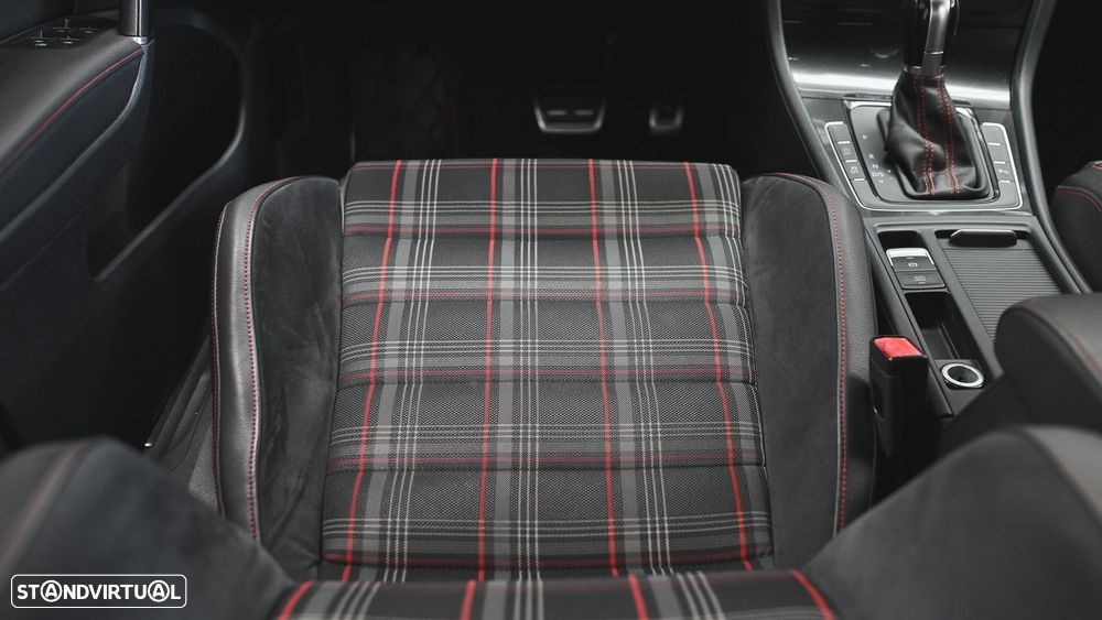 VW Golf 2.0 TSi GTi DSG - 51