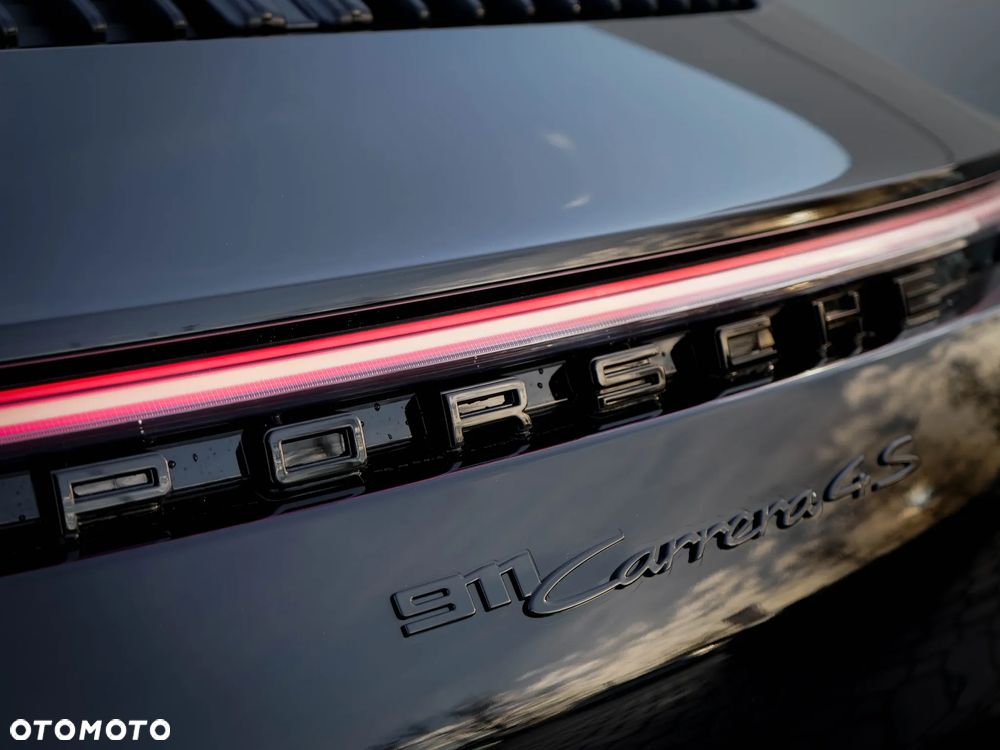 Porsche 911 Carrera 4S - 8