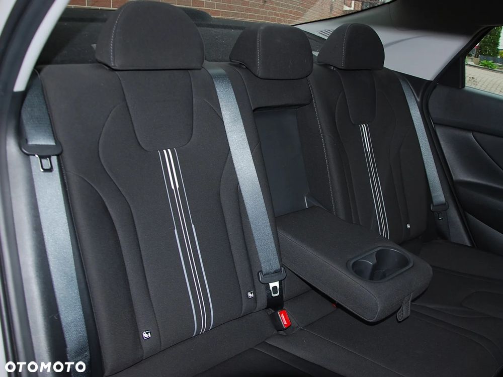 Hyundai Elantra 1.6 Smart CVT - 9