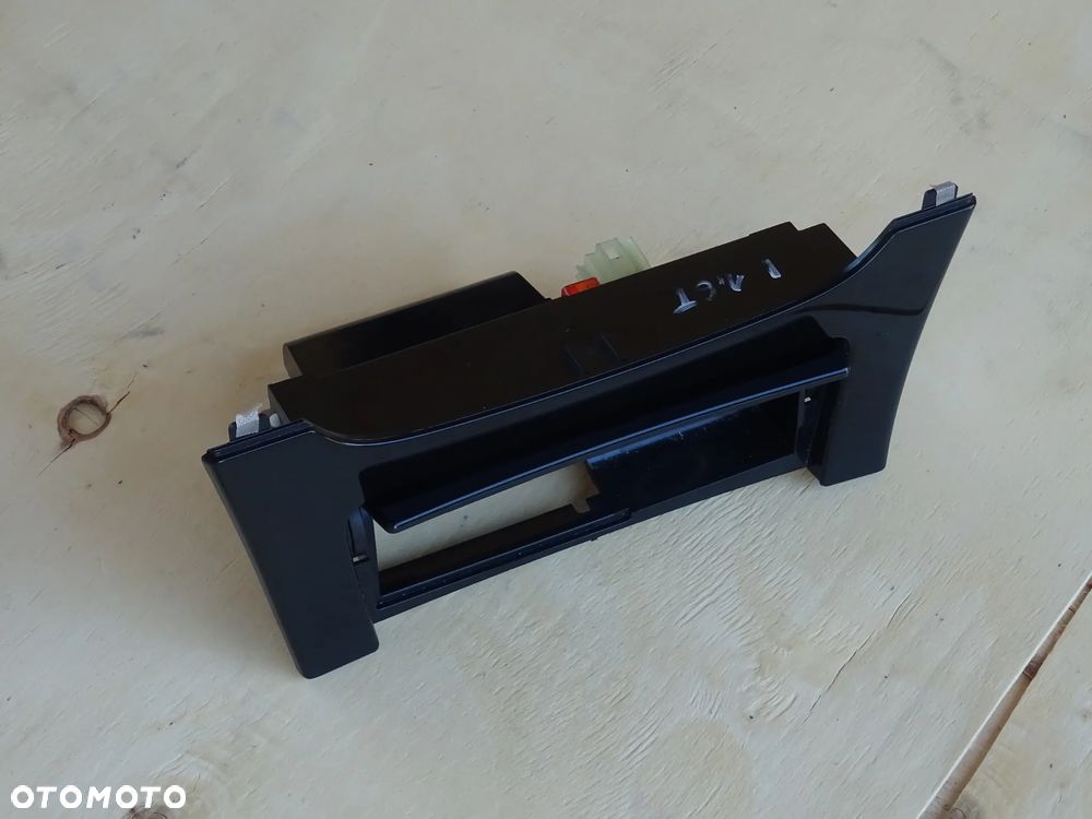 POPIELNICZKA GNIAZDO 12V PANEL DESKI CZARNY DEKOR OPEL INSIGNIA A - 10