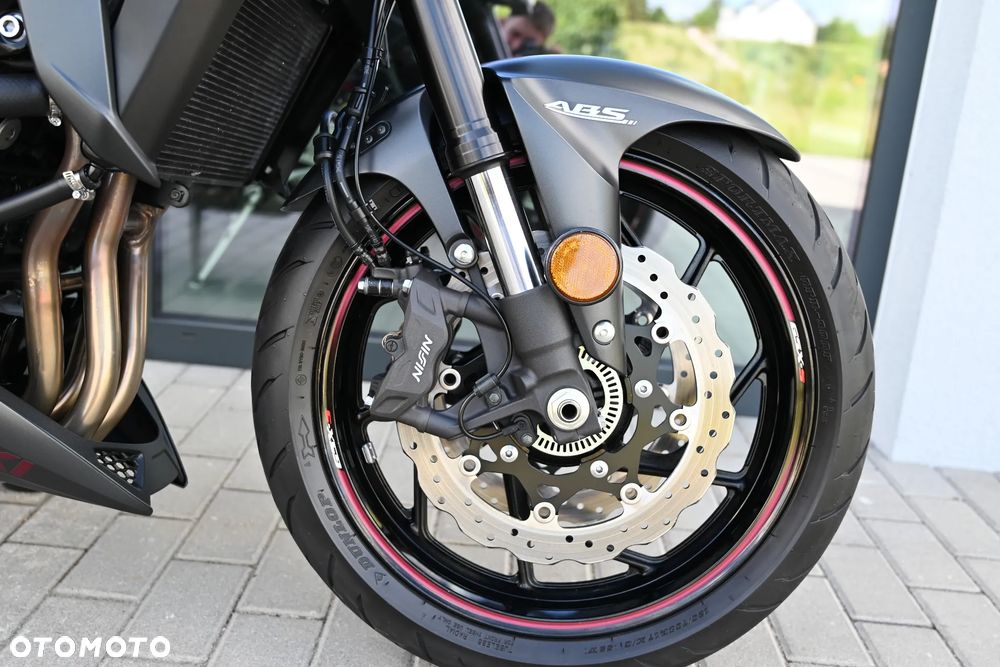 Suzuki GSX - 13