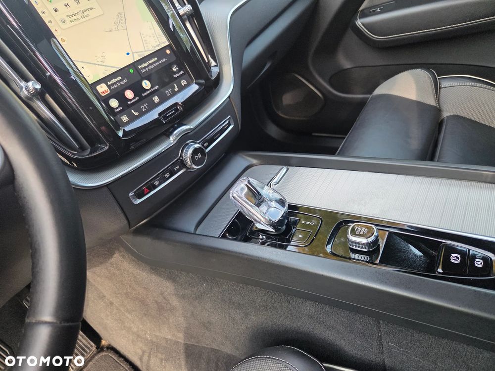 Volvo XC 60 B4 D Plus Dark - 22