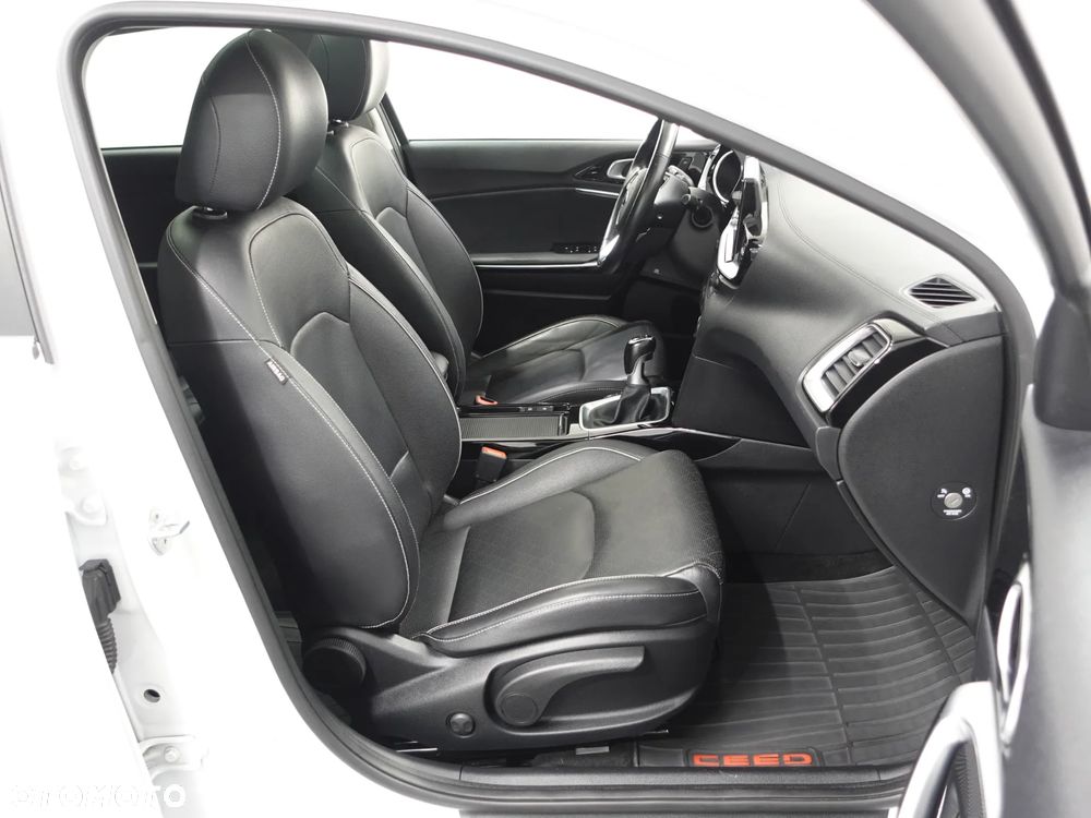 Kia Ceed 1.4 T-GDI OPF Platinum Edition - 26