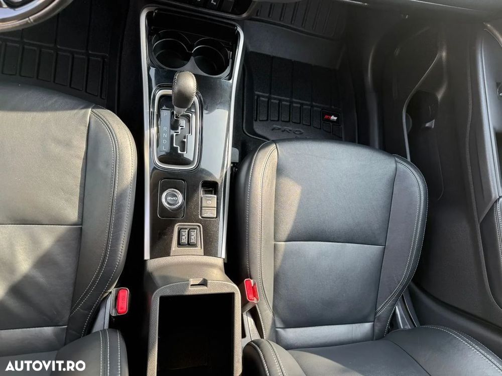 Mitsubishi Outlander - 23