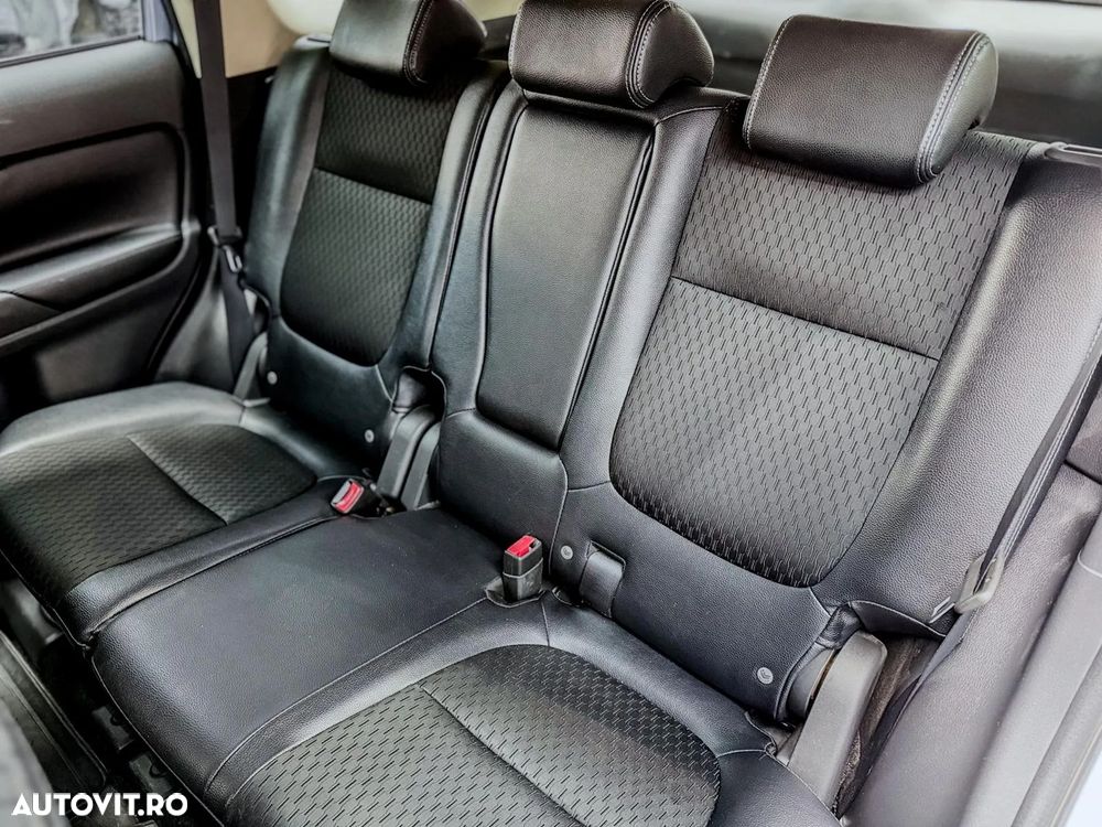 Mitsubishi Outlander - 24