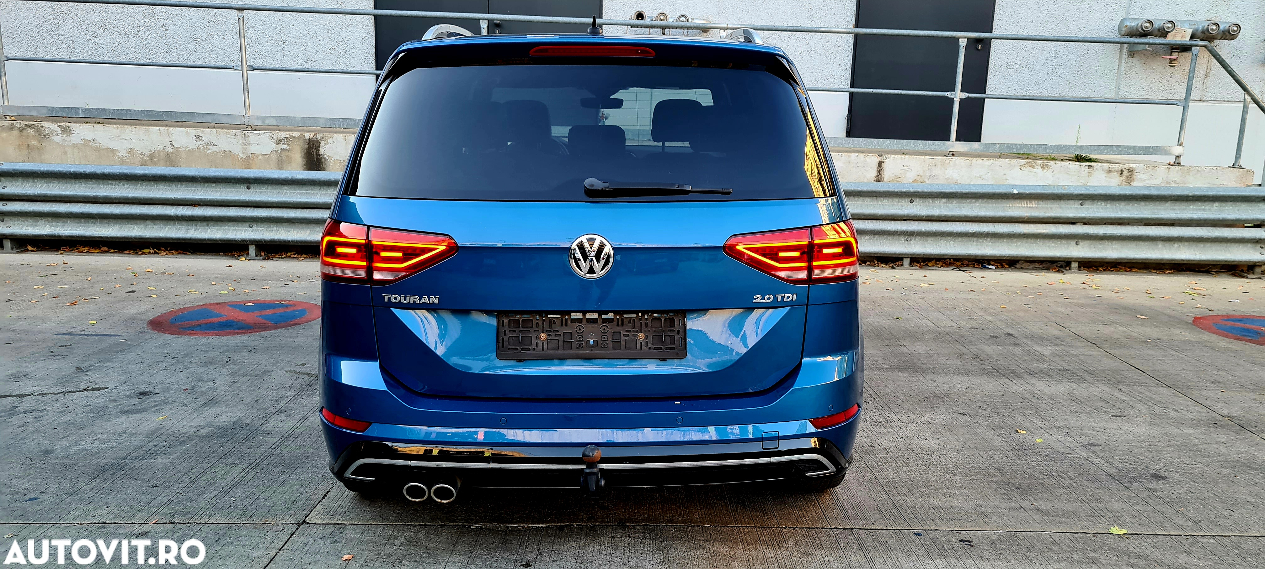 Volkswagen Touran - 12
