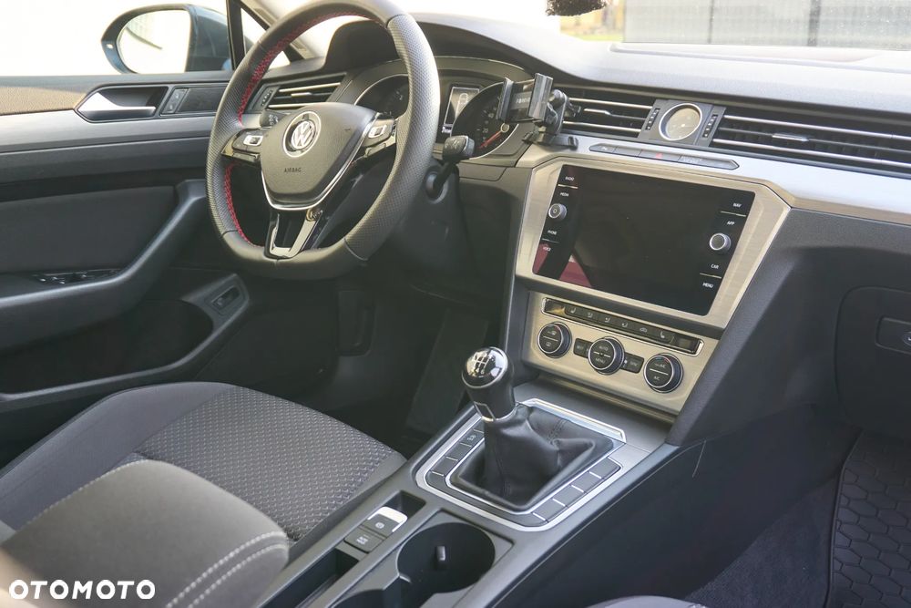 Volkswagen Passat 2.0 TDI SCR Trendline - 20