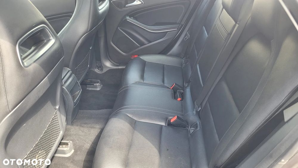 Mercedes-Benz CLA 200 7G-DCT UrbanStyle Edition - 14