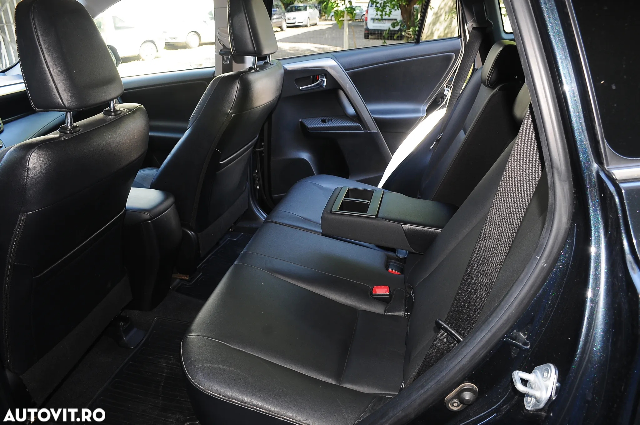 Toyota RAV4 2.2 D-4CAT 4WD Aut Luxury - 17