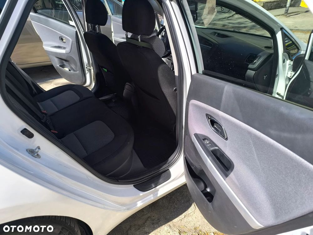 Kia Ceed 1.6 GDI L Business Line - 19