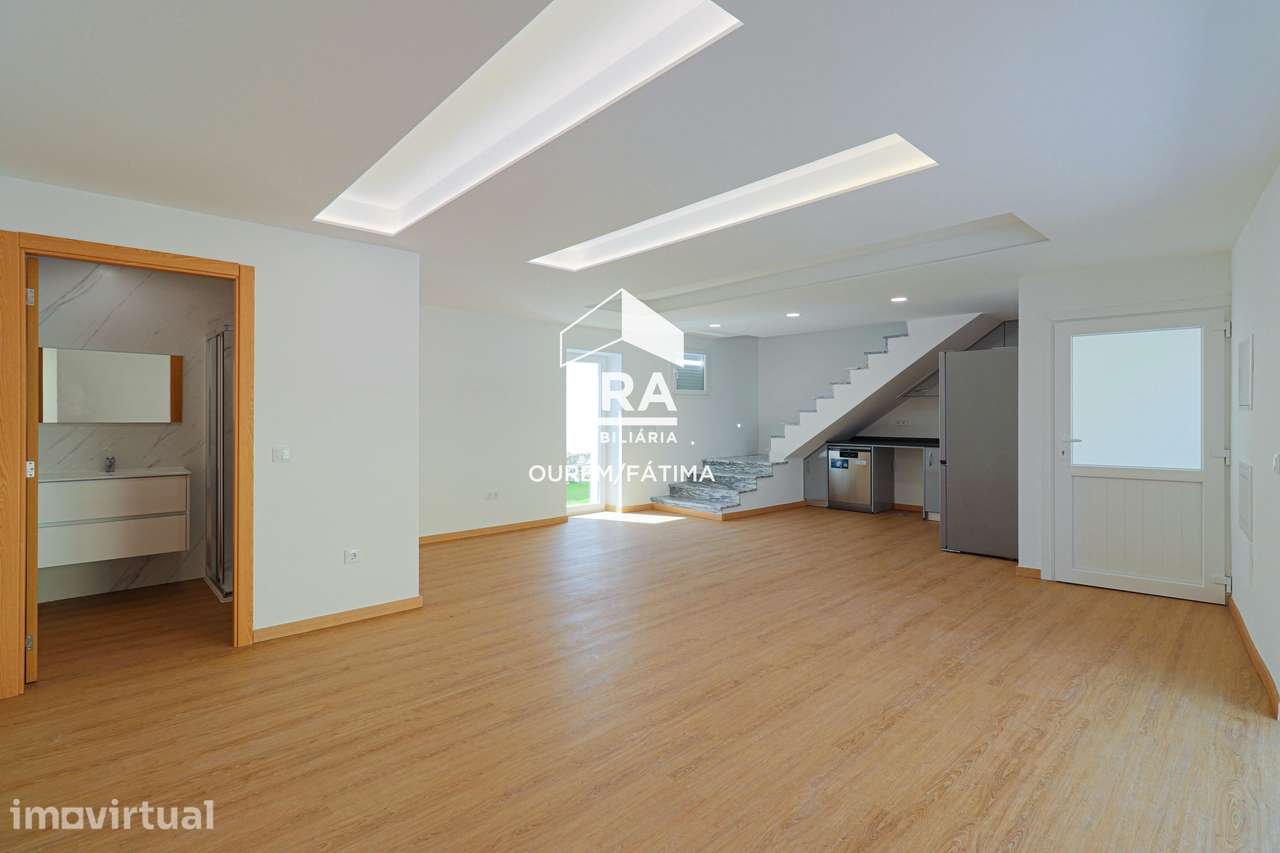 Moradia T3, totalmente renovada - Grande imagem: 2/26