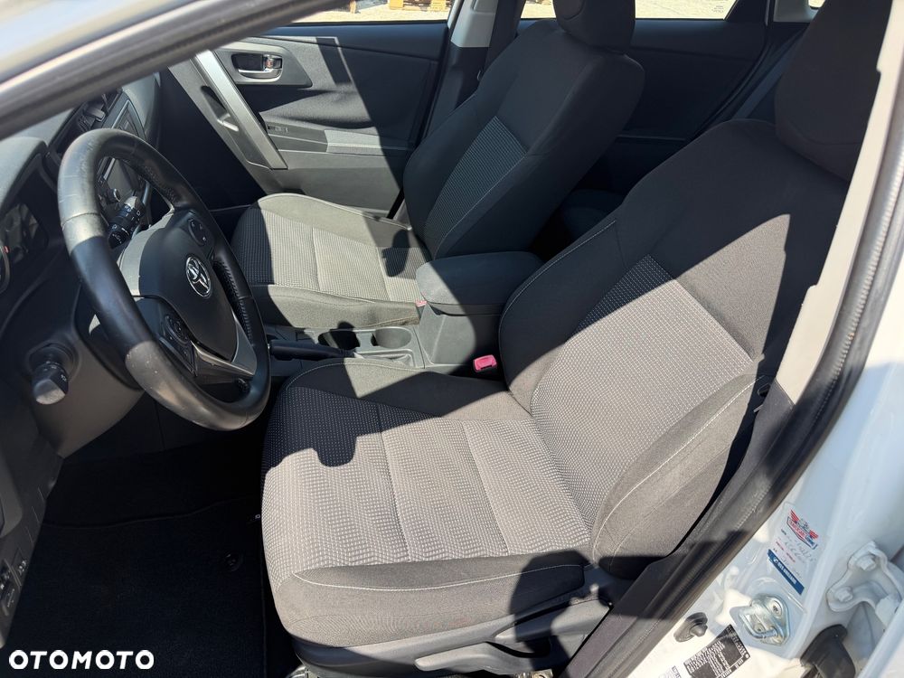 Toyota Auris - 22