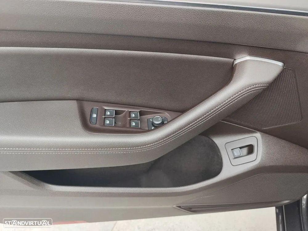 VW Passat 2.0 TDI Highline DSG - 20