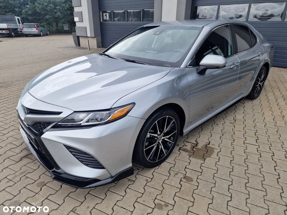 Toyota Camry - 3