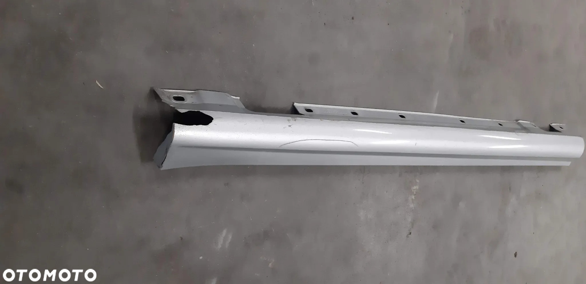 Listwa progowa prawa A2046980854 Mercedes W204 C63 AMG - 2