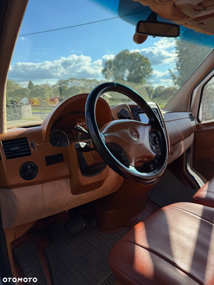 Mercedes-Benz Sprinter - 10
